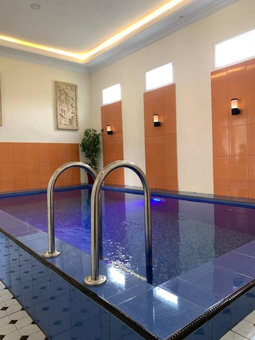 Kayz Villa Batu Dengan Kolam Renang Pribadi Екстер'єр фото